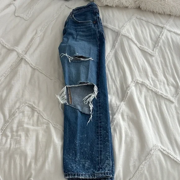 Premium Women’s Levi’s Distressed Blue Jeans - Picture 8 of 8